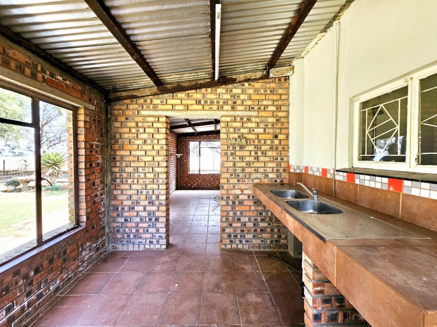 6 Bedroom Property for Sale in Bloemfontein Rural Free State